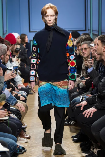 Look 19